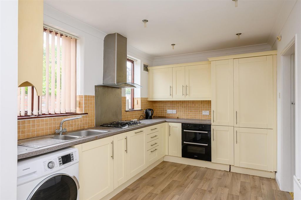 Property photo 3 of 15 Kitchen