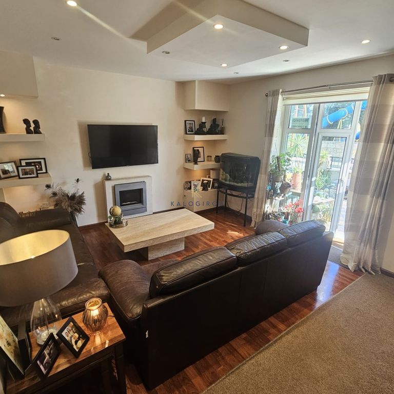 Property photo 3 of 22