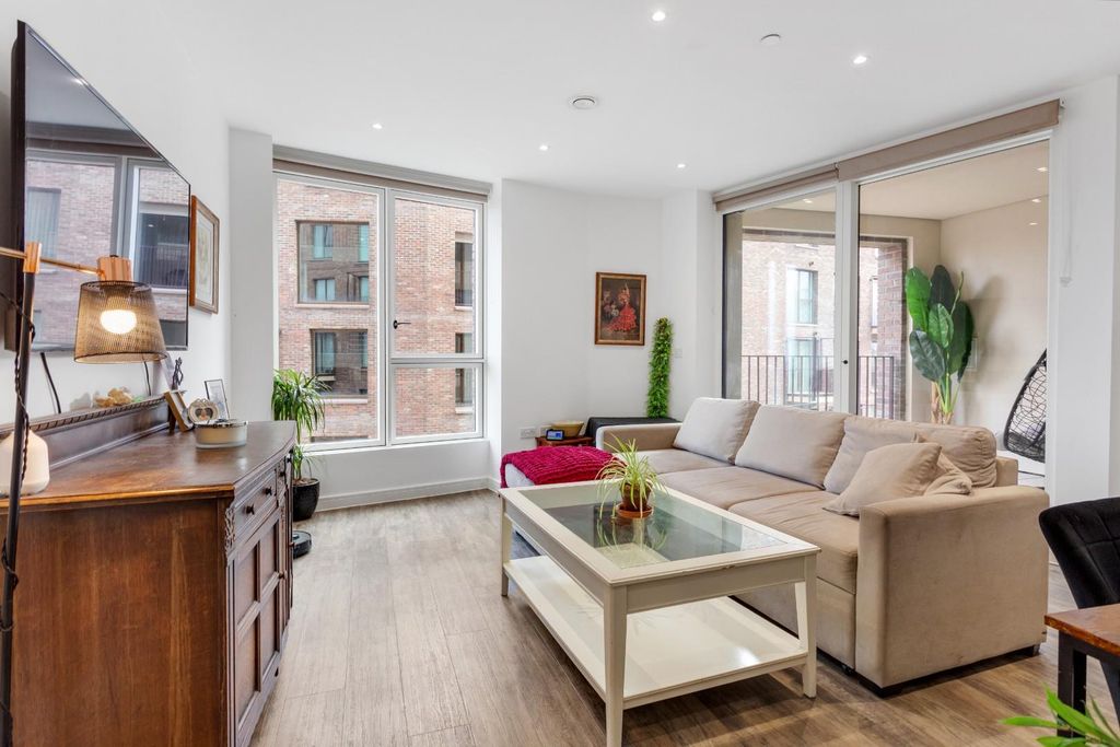 Property photo 1 of 14 Reception