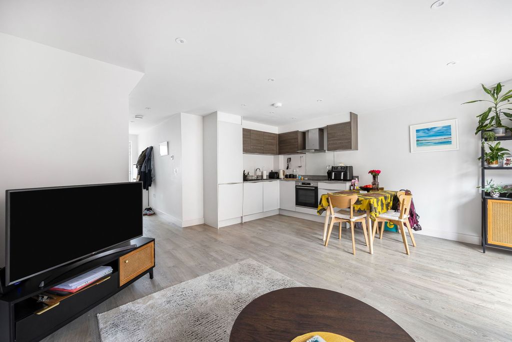 Property photo 3 of 11