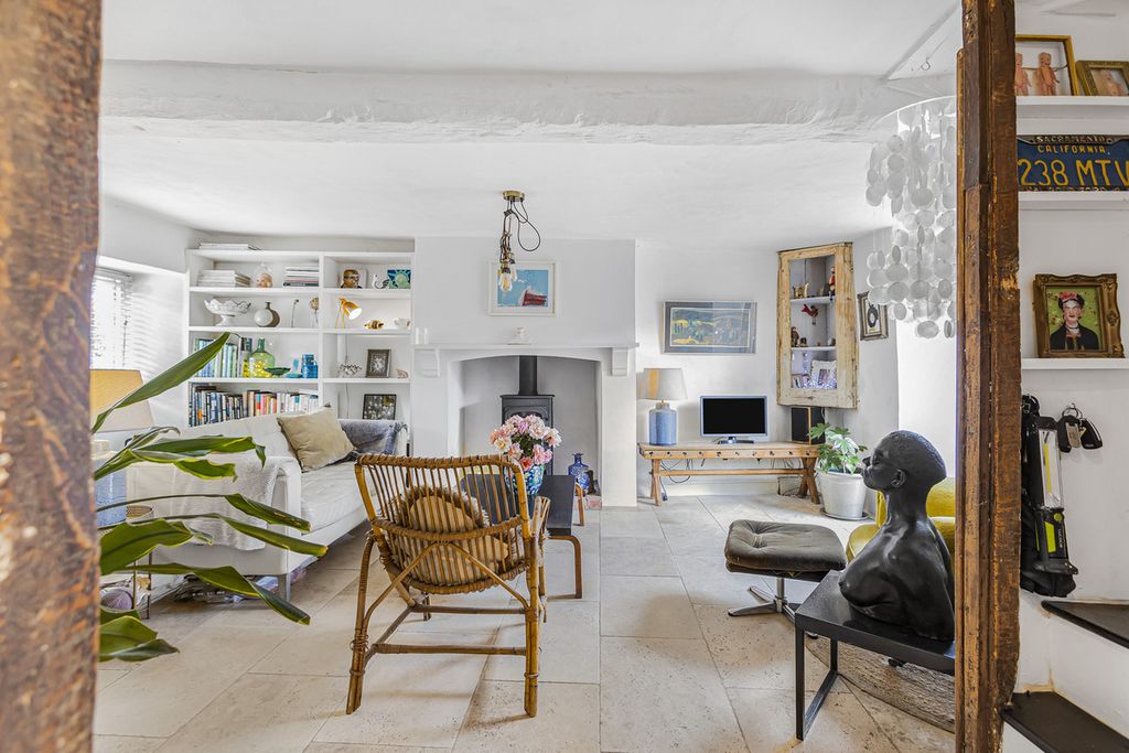 Property photo 2 of 28