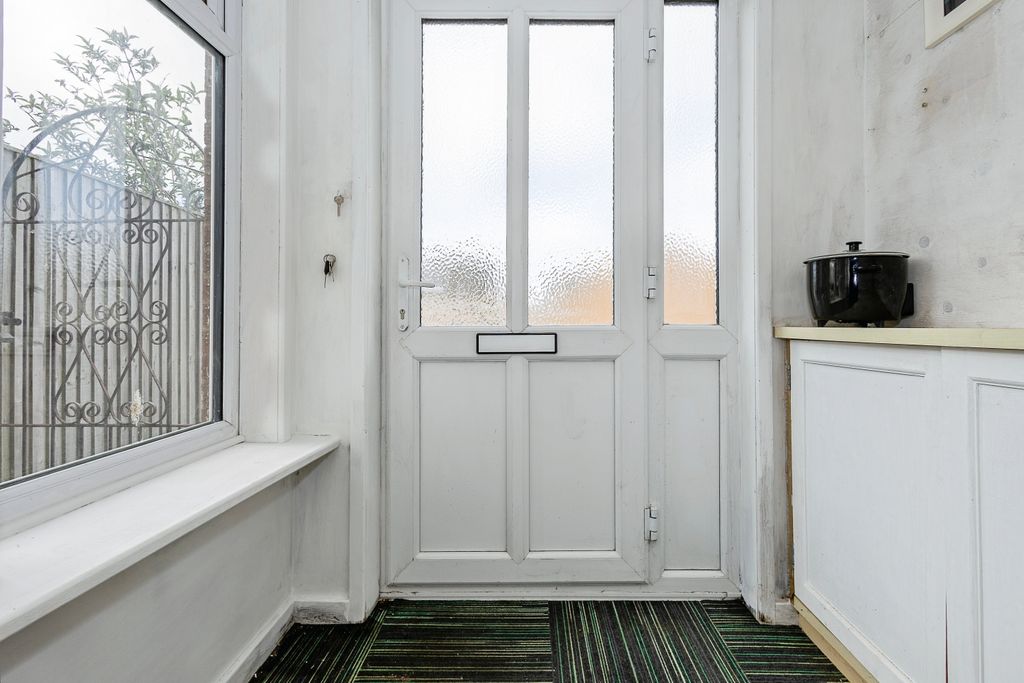 Property photo 3 of 16 Porch