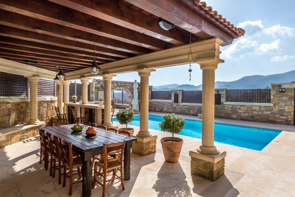 Property photo 2 of 42