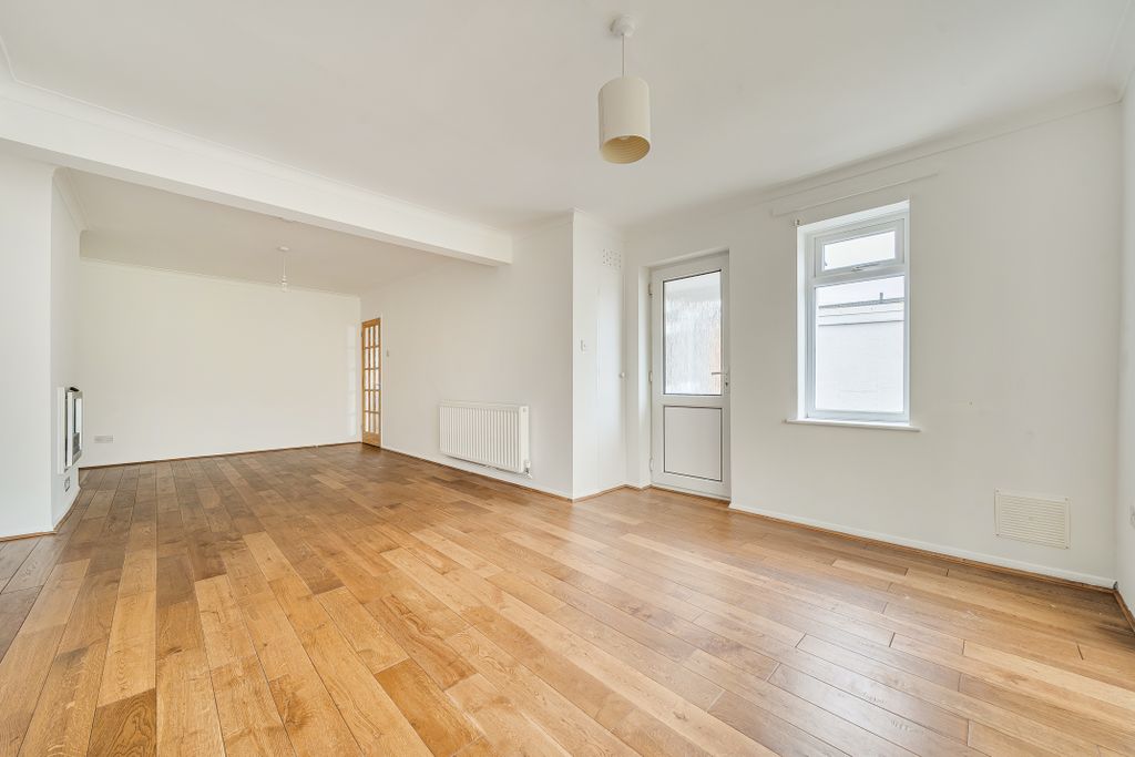 Property photo 2 of 18 Reception Room - Angle 1