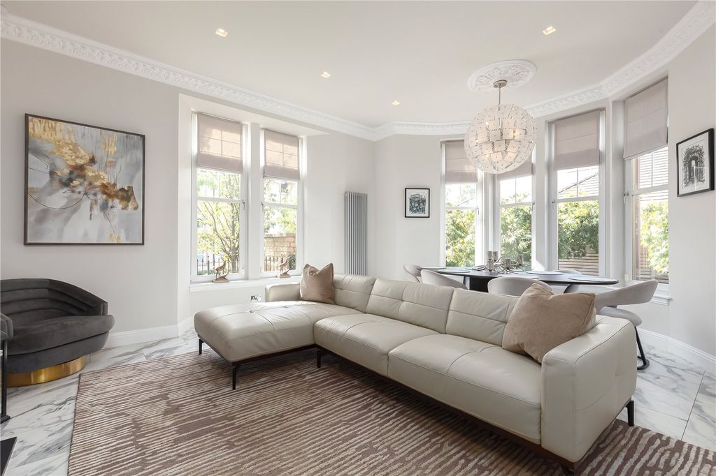 Property photo 3 of 31 Family Room