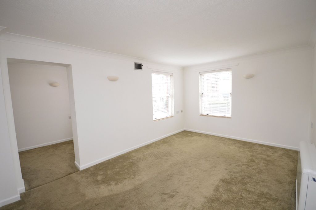 Property photo 3 of 11 3 - Living Room