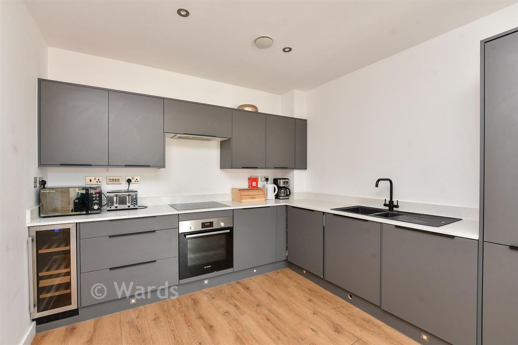Property photo 3 of 7 Kitchen