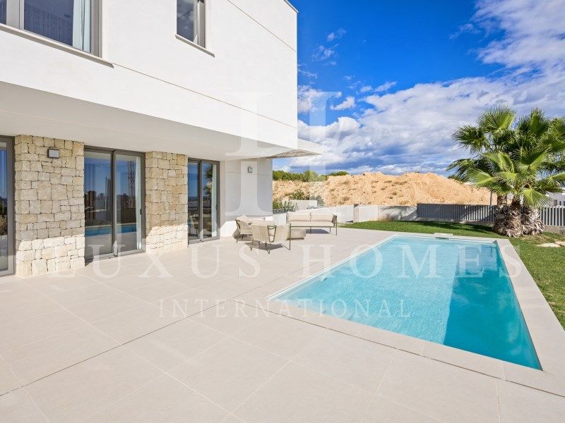 Property photo 3 of 18