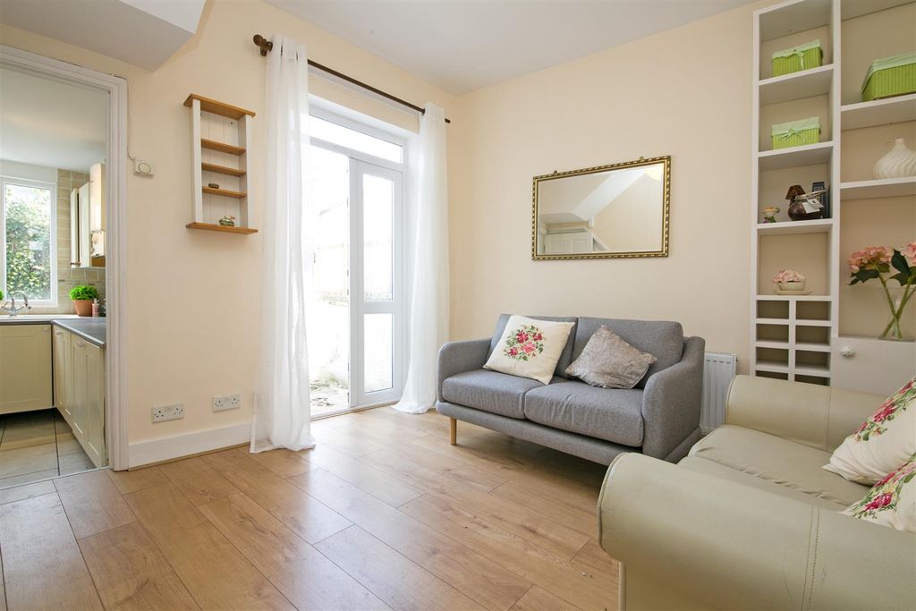 Property photo 1 of 8 21 Carlwell Street Reception New.Jpg