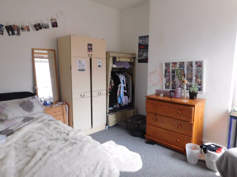 Property photo 3 of 7 Photo 7