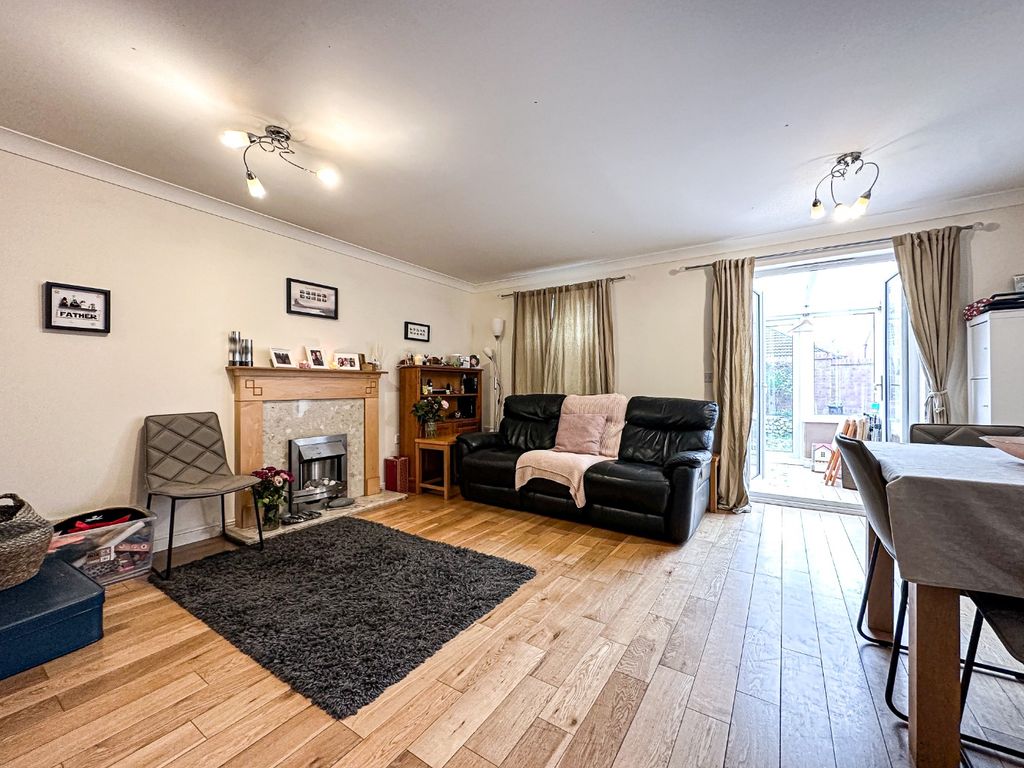 Property photo 2 of 15 4956754