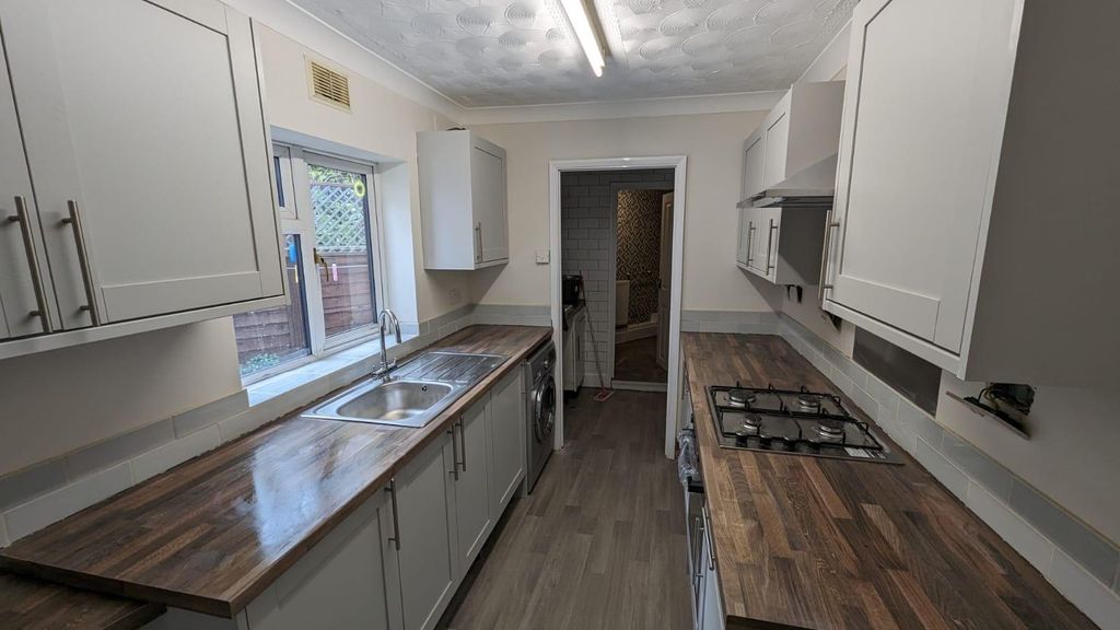Property photo 2 of 7 Kitchen 1.Jpg