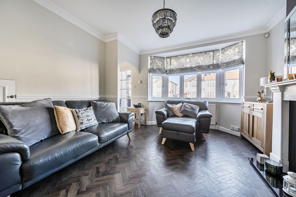 Property photo 3 of 12