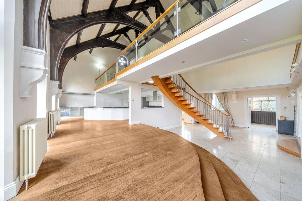 Property photo 2 of 27 Picture No. 17