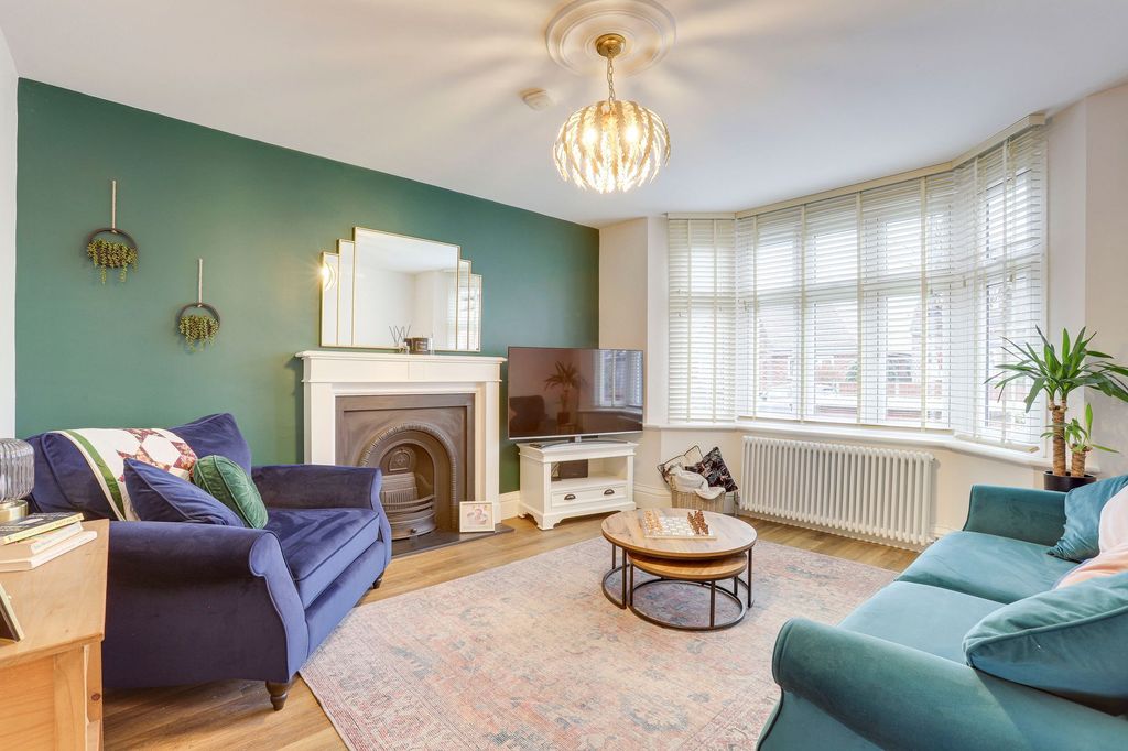 Property photo 2 of 31