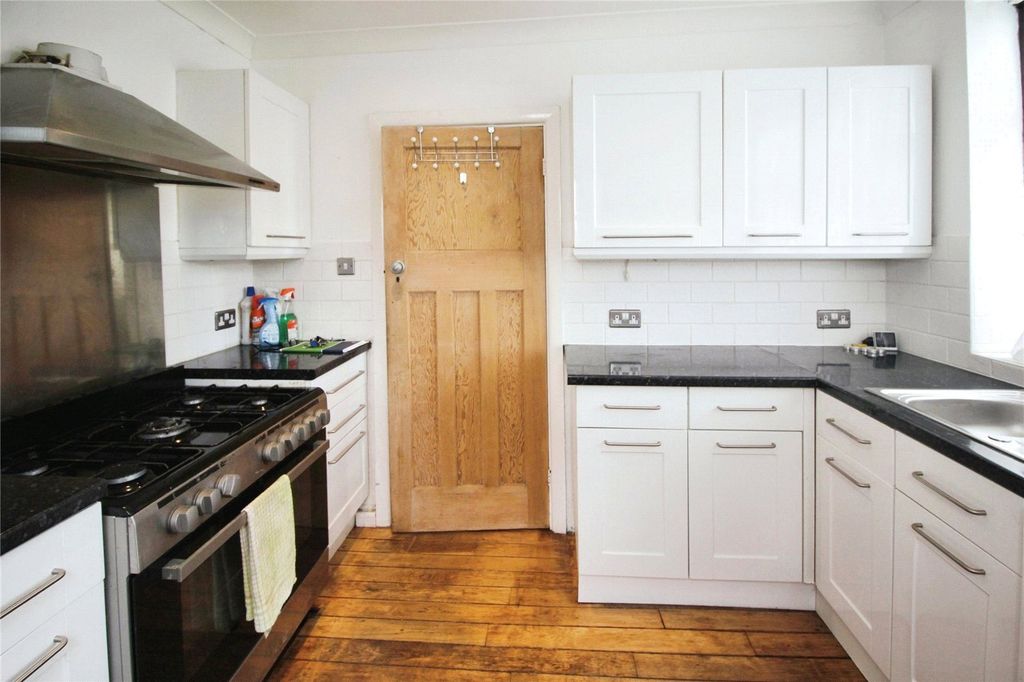 Property photo 3 of 12 Kitchen