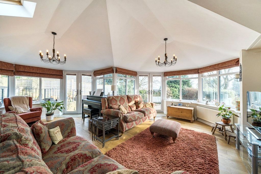 Property photo 2 of 33 Picture No. 27