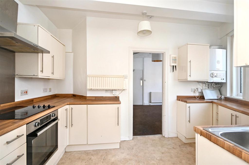 Property photo 3 of 14 Kitchen.Jpg