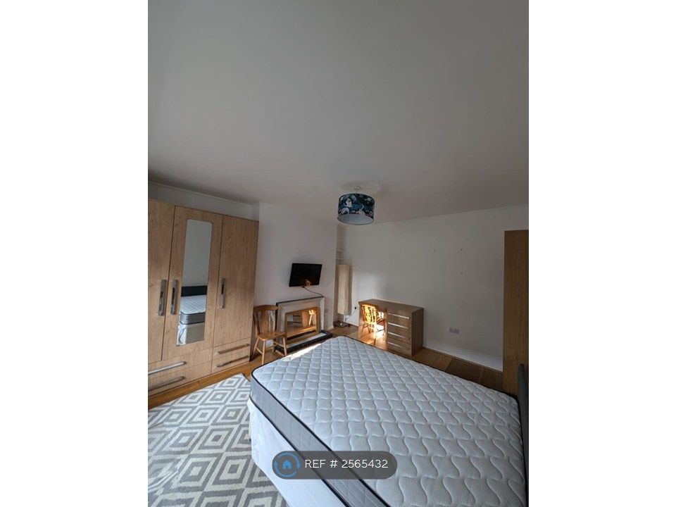 Property photo 3 of 10 Double Bedroom