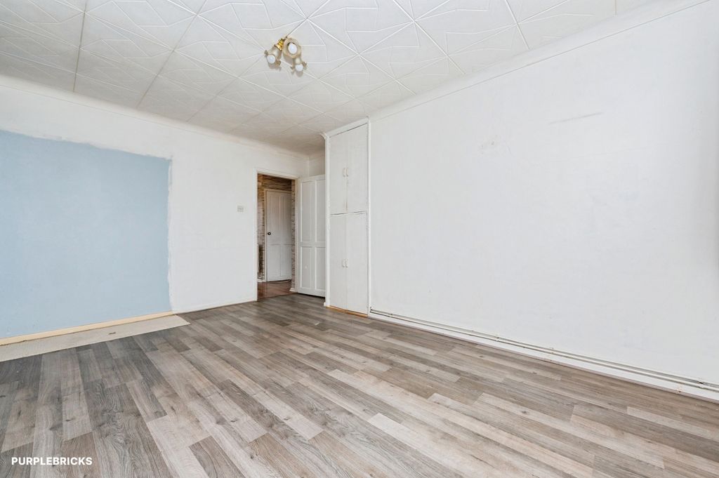 Property photo 1 of 12 Bedroom
