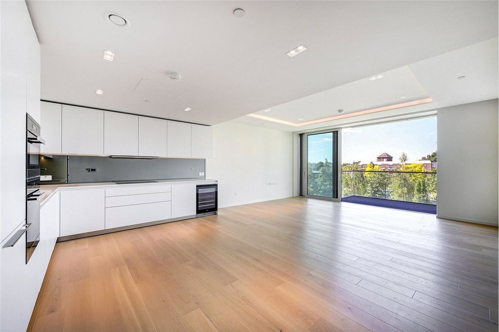 Property photo 2 of 18 Reception / Kitchen