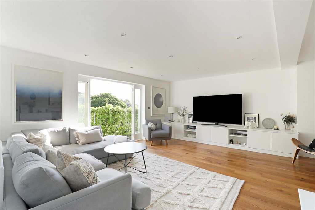 Property photo 3 of 55 Ph51_6212224.Jpg