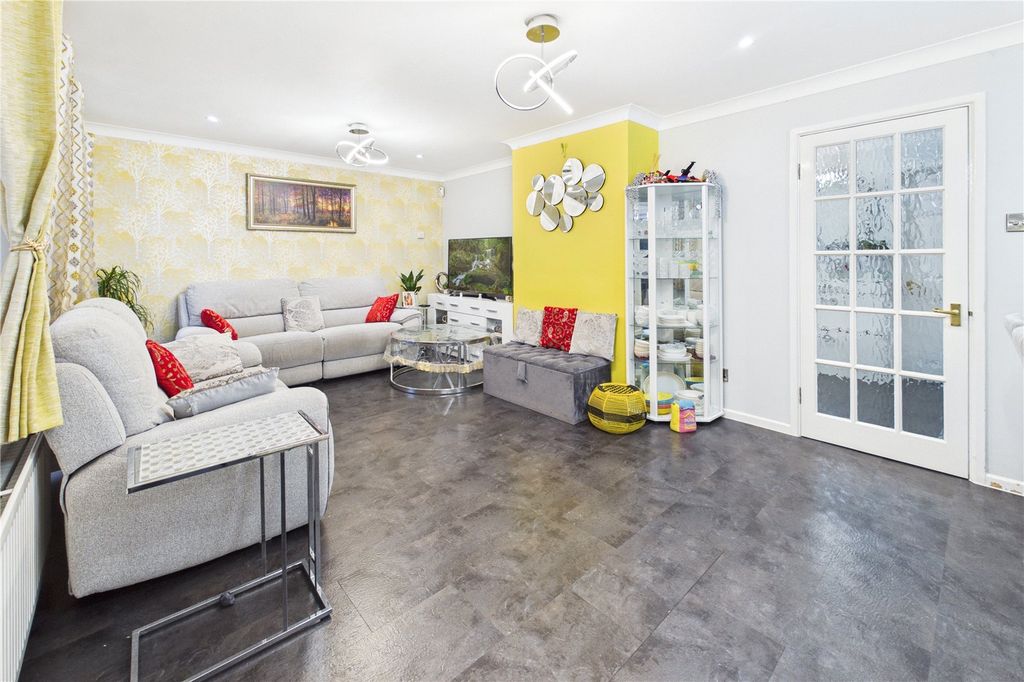 Property photo 3 of 20 Living Room