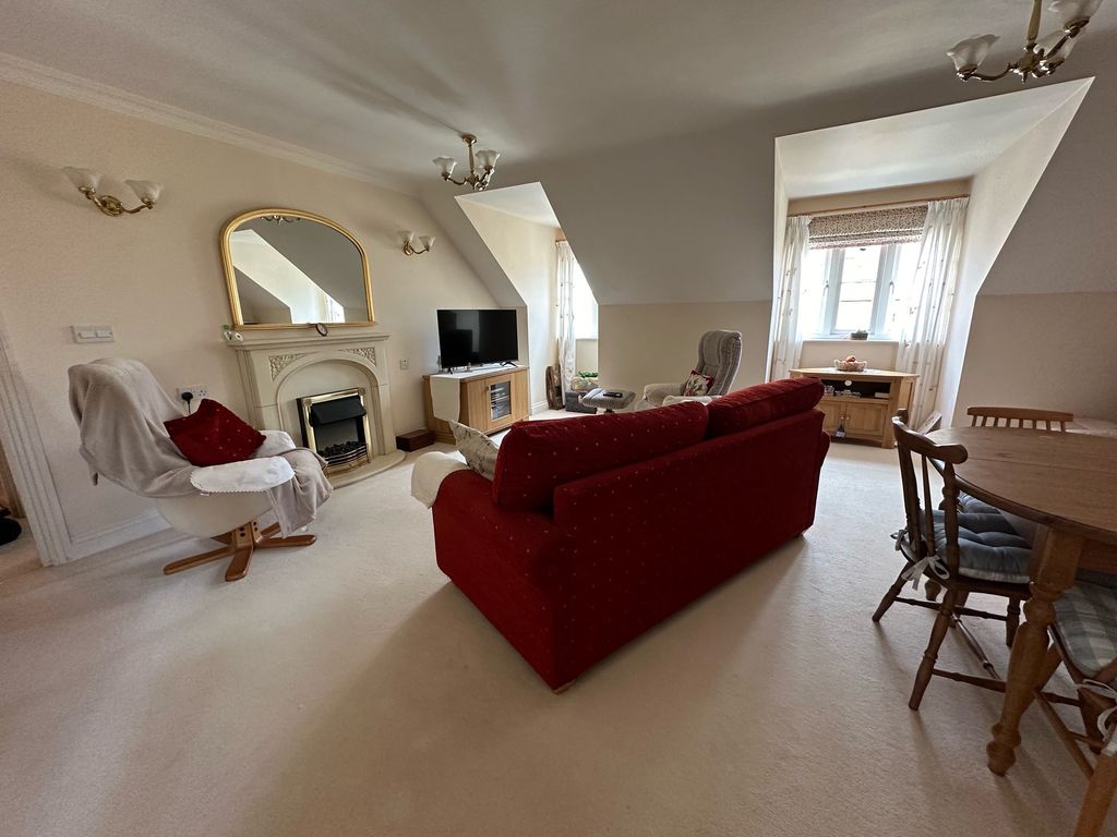 Property photo 2 of 11 Lounge