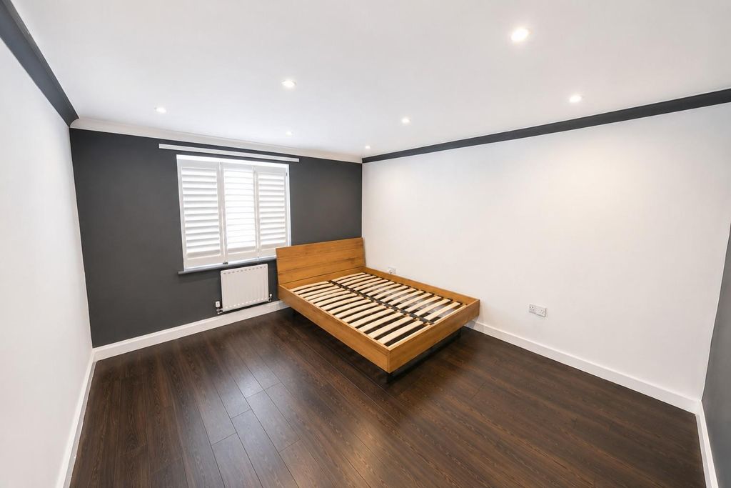 Property photo 3 of 12 Bedroom.1.Jpg