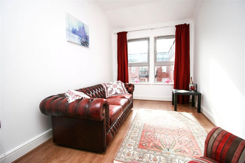 Property photo 2 of 16 Picture No. 02