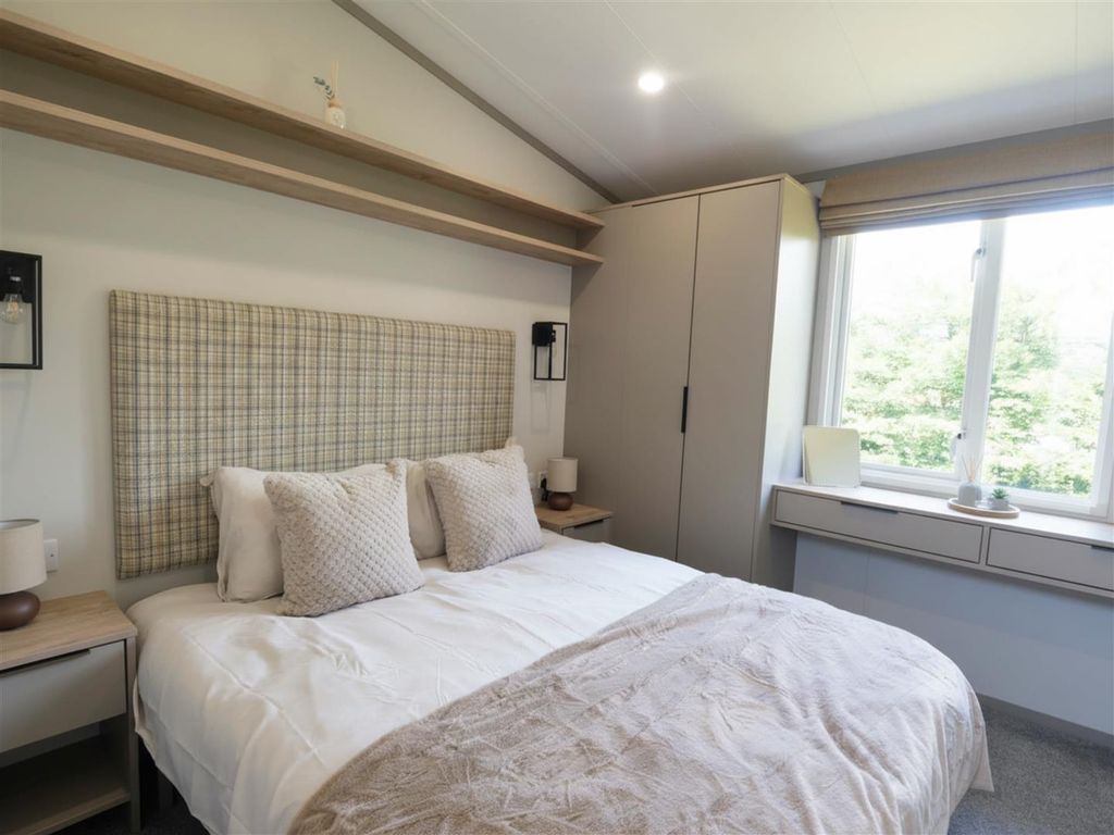 Property photo 3 of 11 65.Png