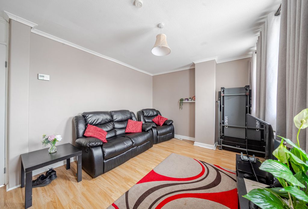 Property photo 3 of 10 1298804-19-682Db5...