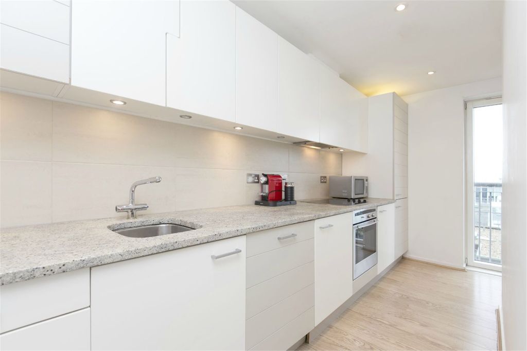 Property photo 3 of 12 Reception/Kitchen