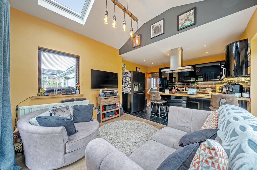 Property photo 2 of 25 1439683-20-69De51...