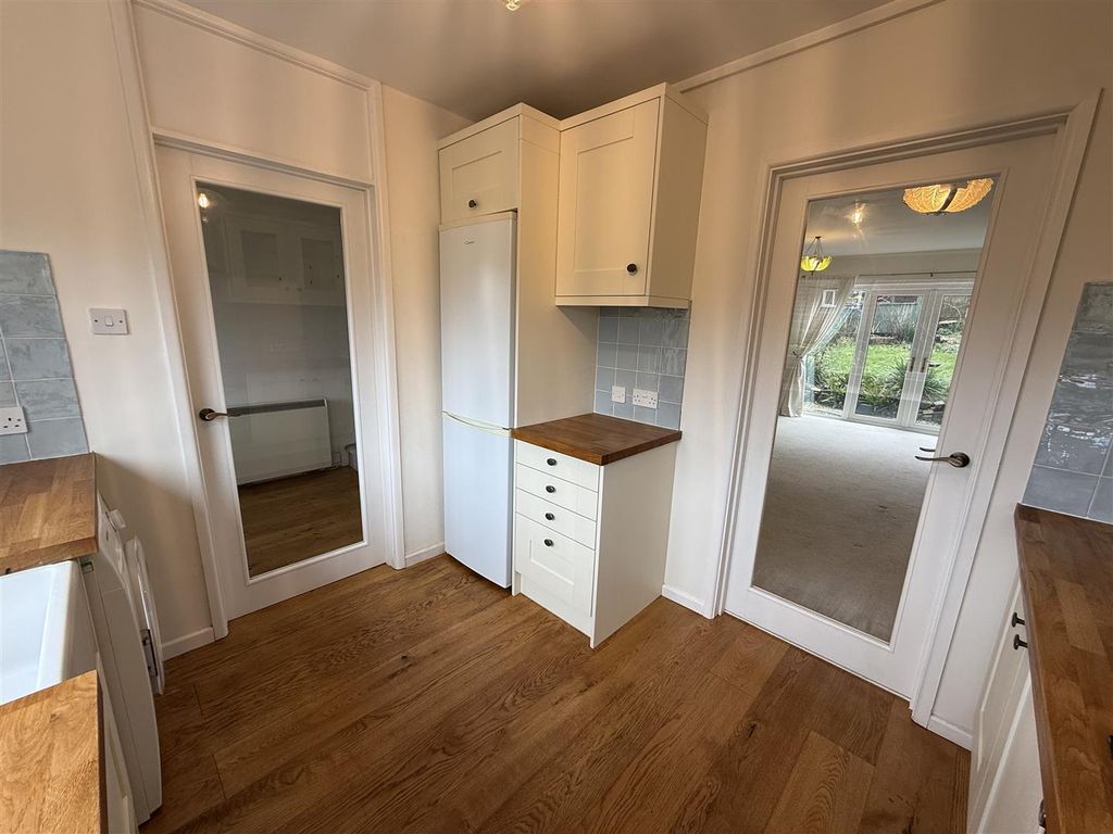 Property photo 3 of 15 Kitchen