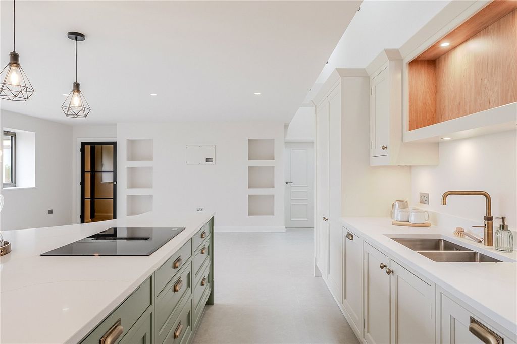 Property photo 3 of 25 Kitchen