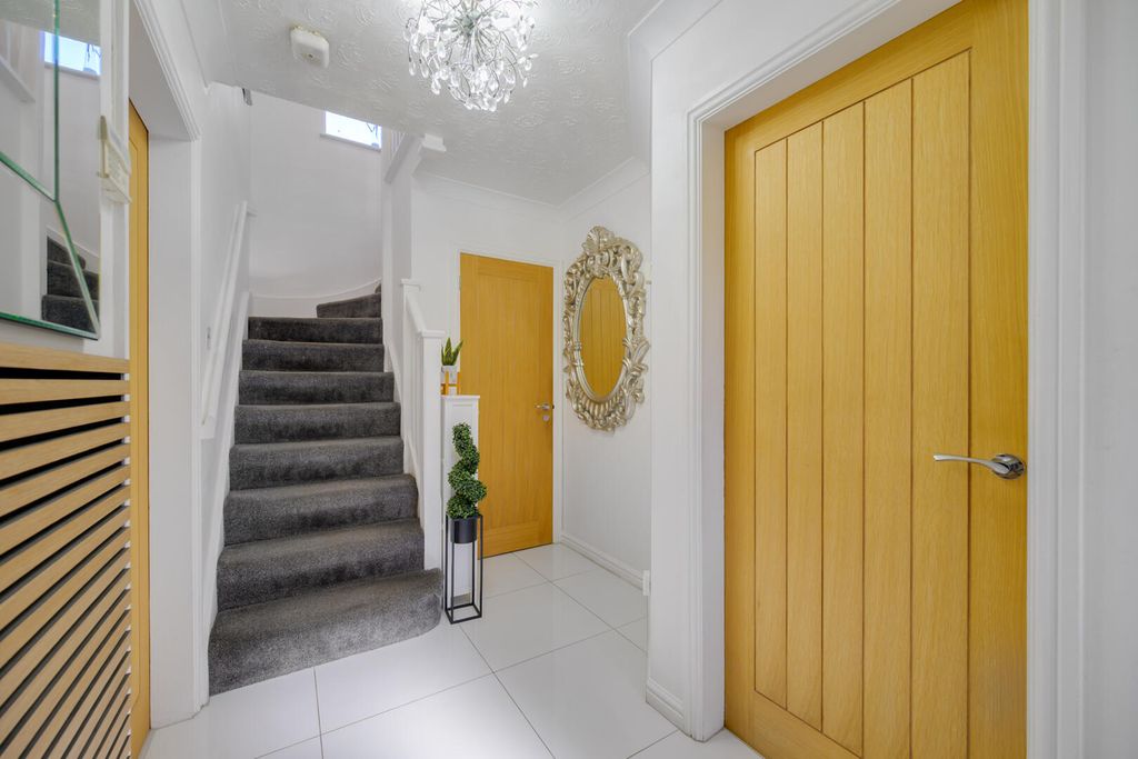 Property photo 3 of 28 Hallway