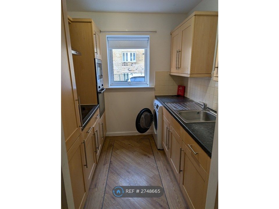 Property photo 3 of 8 Kitchen