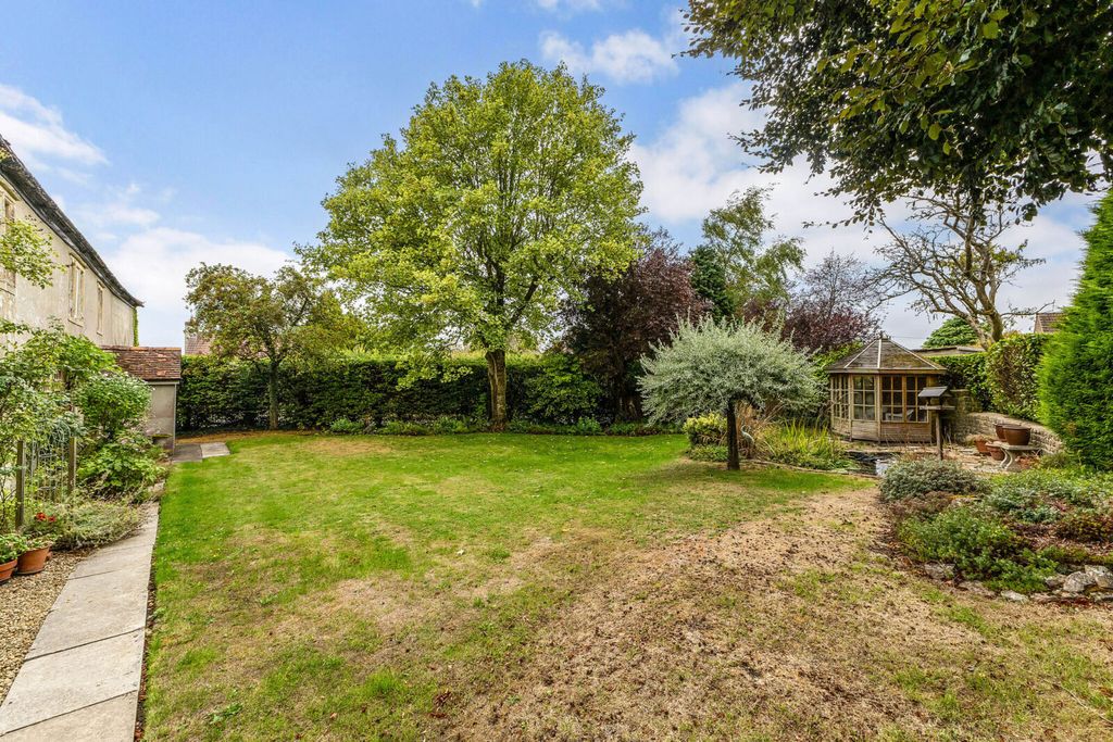 Property photo 3 of 17 Gardens