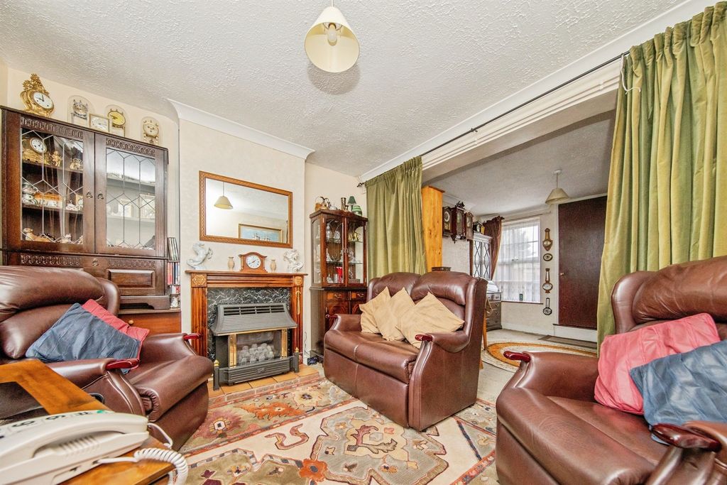 Property photo 2 of 13