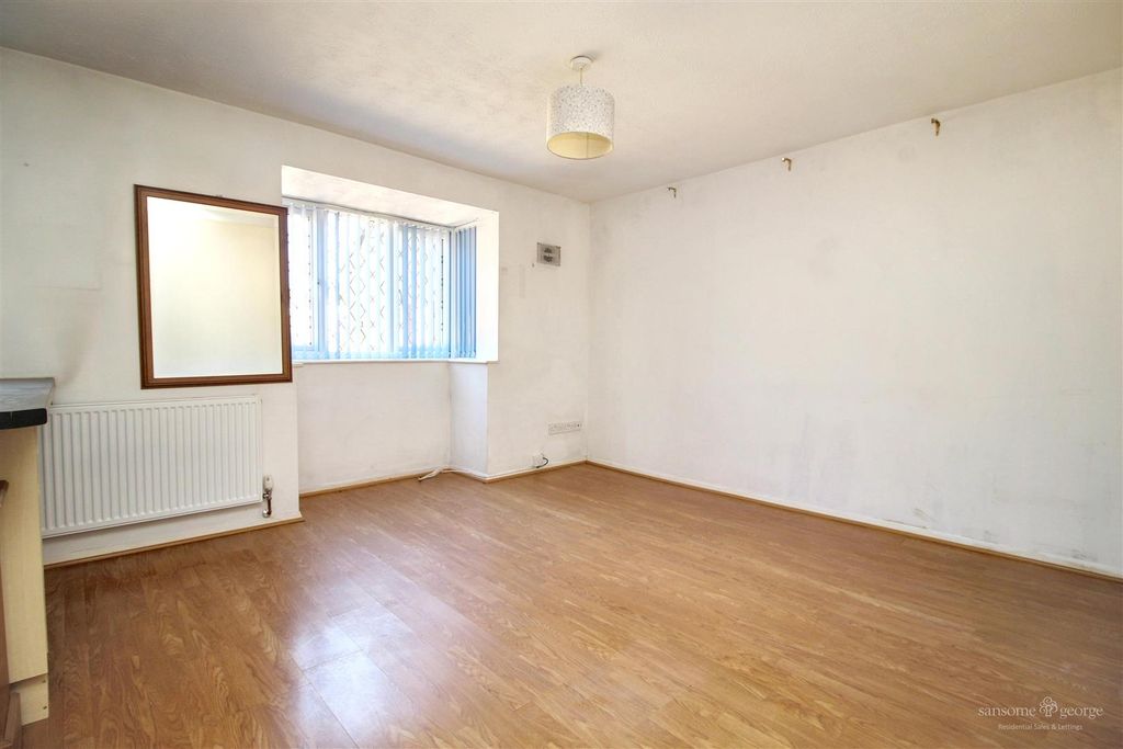 Property photo 3 of 16 Living Room