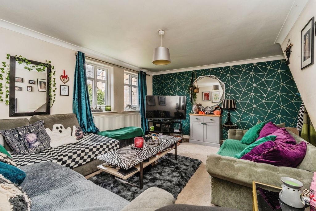 Property photo 3 of 16 Pbox-Img.Jpg