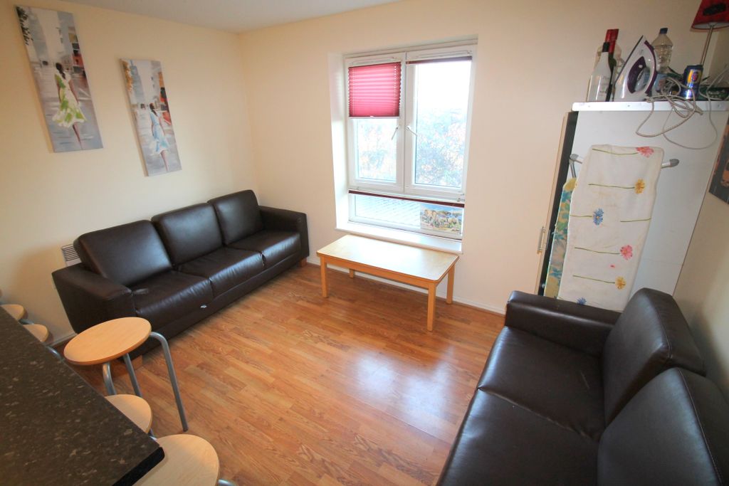 Property photo 3 of 7 Communal Lounge