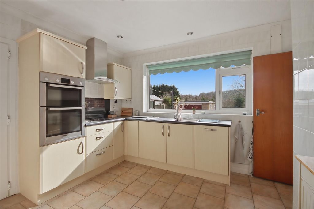 Property photo 2 of 15 Kitchen