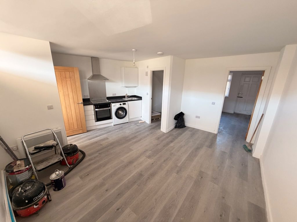 Property photo 1 of 4 One Bedroom Ground Floor Flat To Let