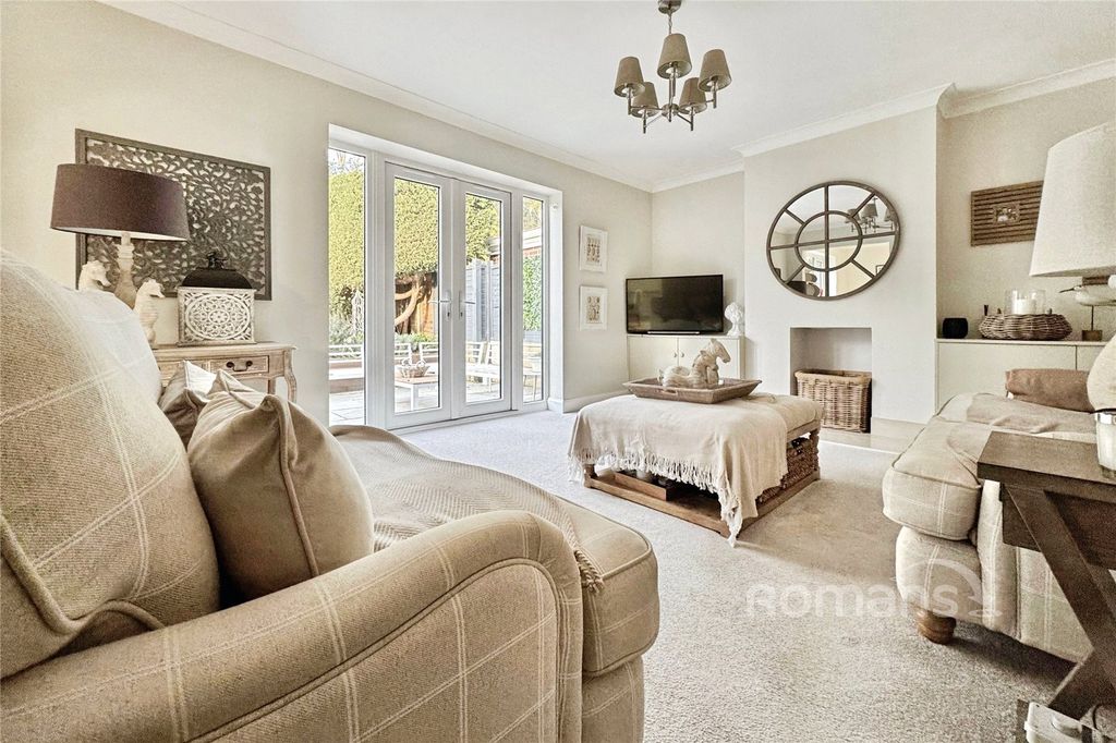 Property photo 3 of 25 Living Room