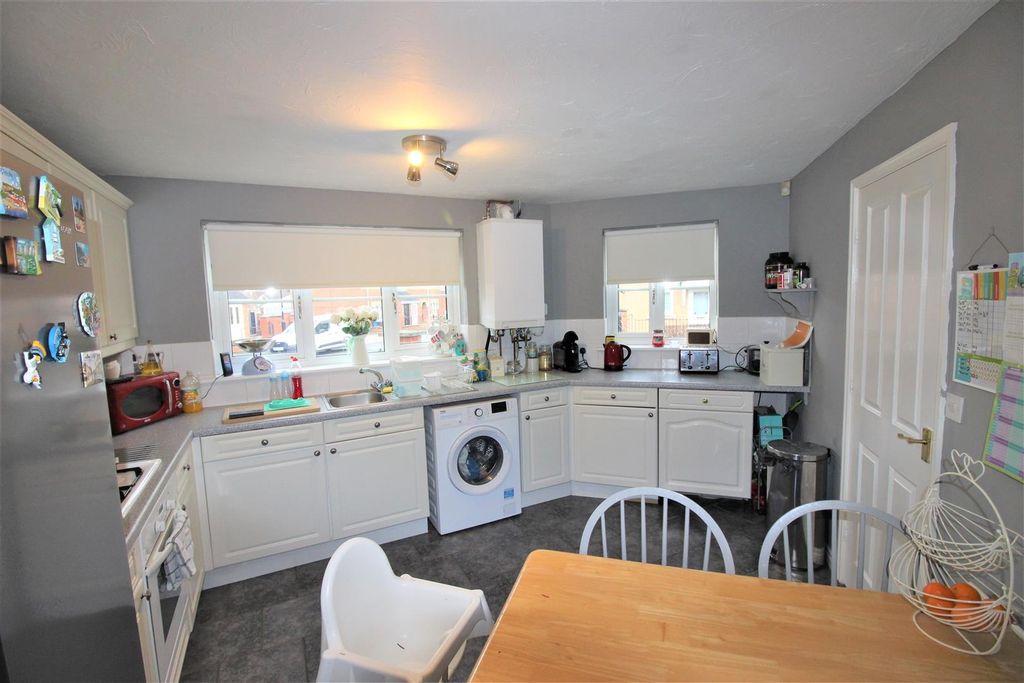 Property photo 3 of 14 Bright Modern Kitchen With Ample Dining Space...