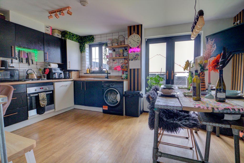 Property photo 3 of 11 Kitchen-Diner