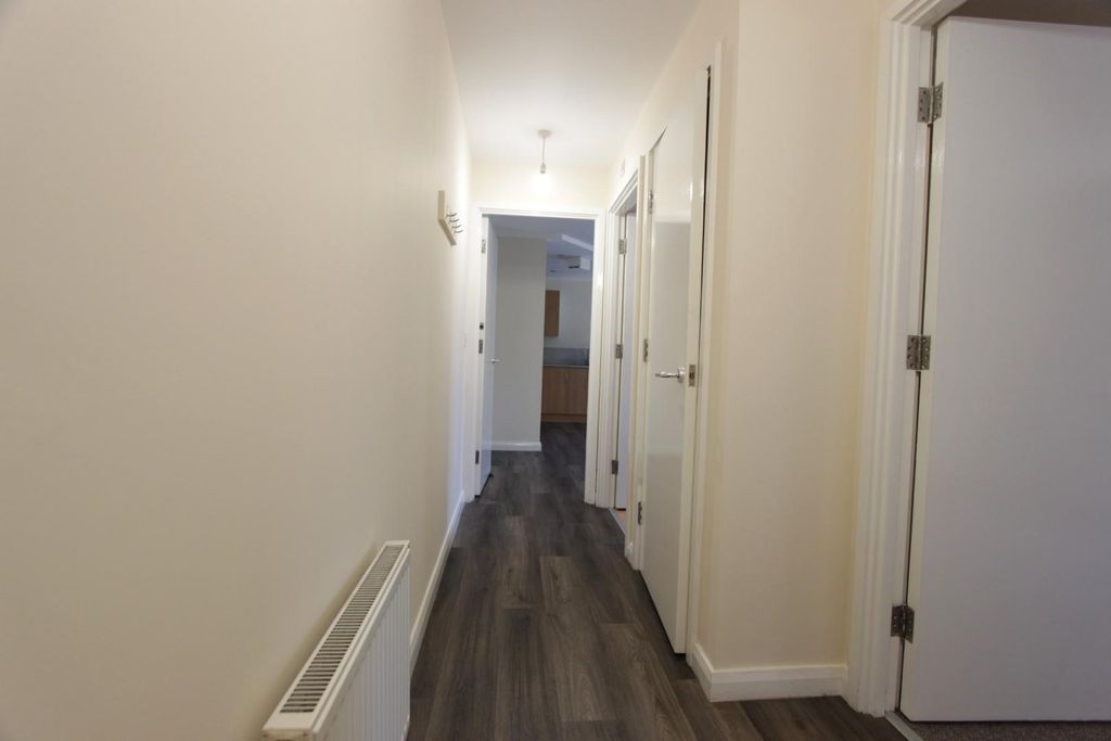 Property photo 2 of 9 Hallway Cp47.Jpg