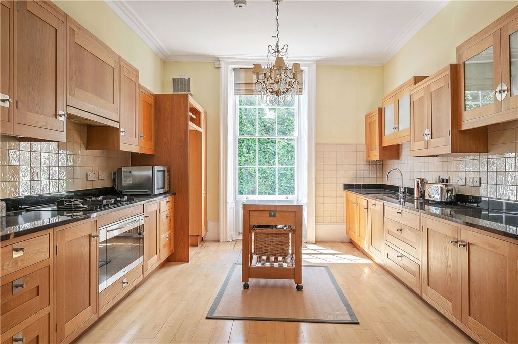 Property photo 2 of 18 Kitchen